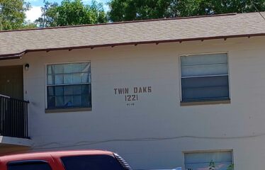Twin Oaks Apartments